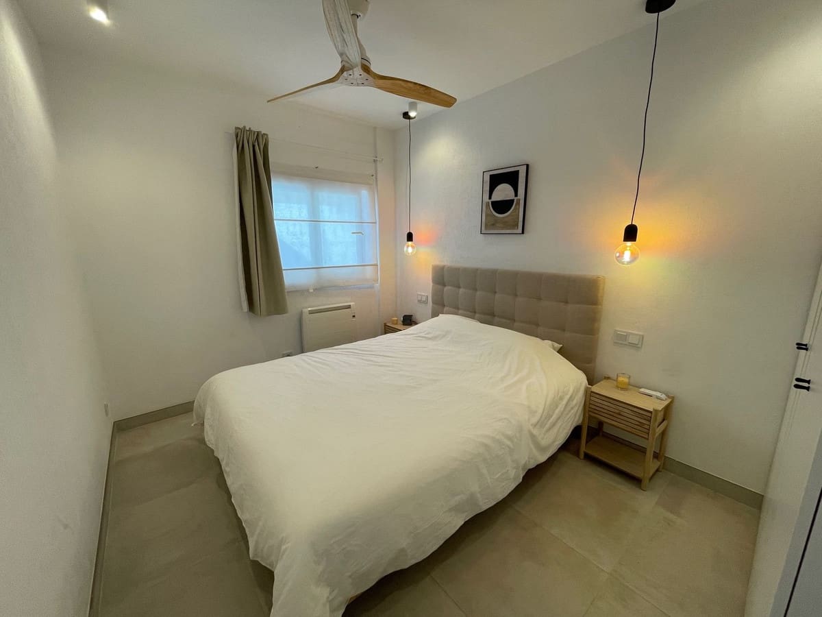Chalet de 3 habitaciones en El Velerín en venta con piscina - 875.000 € (Ref: 9823371)
