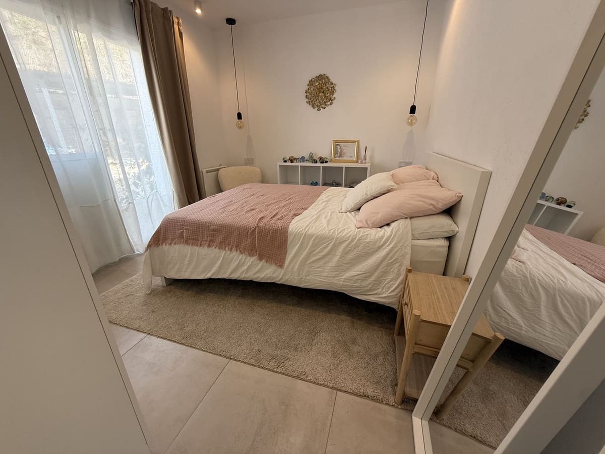 Chalet de 3 habitaciones en El Velerín en venta con piscina - 875.000 € (Ref: 9823371)