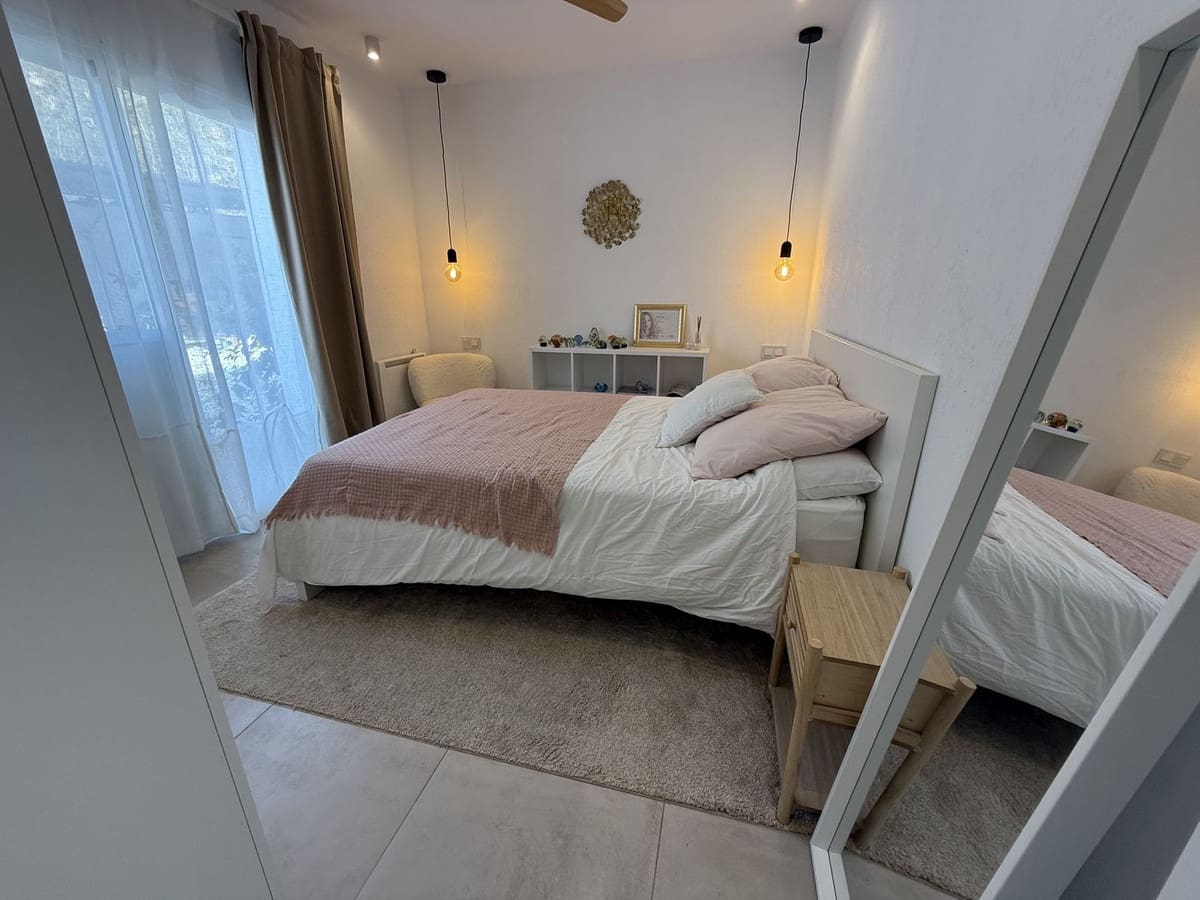 Chalet de 3 habitaciones en El Velerín en venta con piscina - 875.000 € (Ref: 9823371)