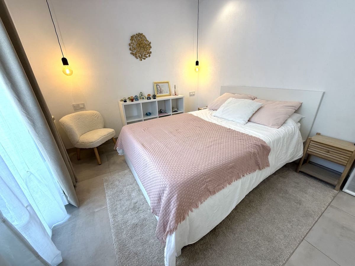 Chalet de 3 habitaciones en El Velerín en venta con piscina - 875.000 € (Ref: 9823371)