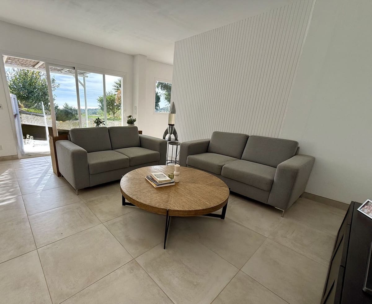 Chalet de 3 habitaciones en El Velerín en venta con piscina - 875.000 € (Ref: 9823371)