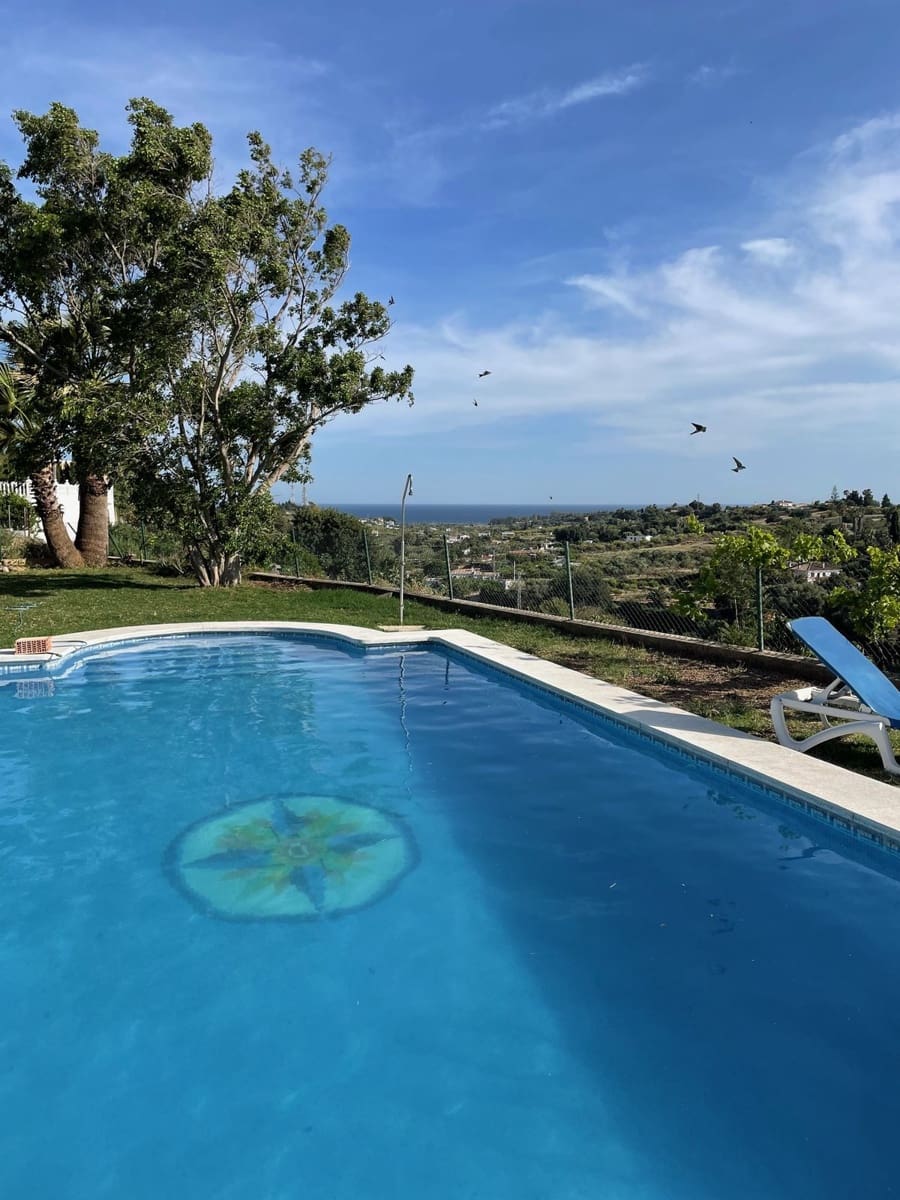 Chalet de 3 habitaciones en El Velerín en venta con piscina - 875.000 € (Ref: 9823371)