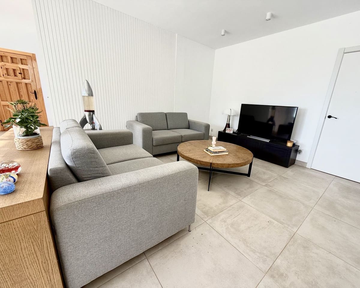Chalet de 3 habitaciones en El Velerín en venta con piscina - 875.000 € (Ref: 9823371)
