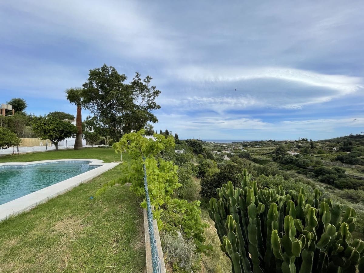 Chalet de 3 habitaciones en El Velerín en venta con piscina - 875.000 € (Ref: 9823371)