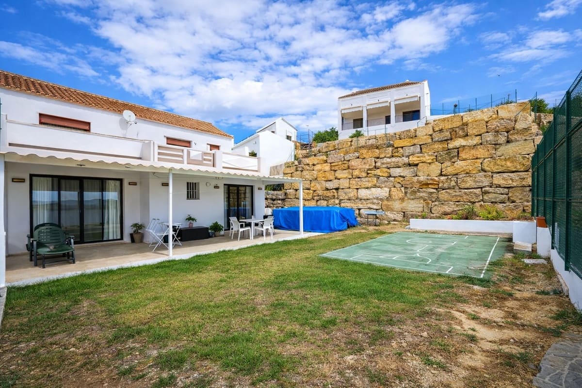 2 bedroom Semi-detached Villa for sale in Bahia de Casares with pool - € 479,000 (Ref: 9823372)