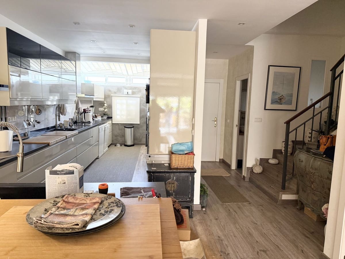 Chalet de 3 habitaciones en New Golden Mile en venta con piscina garaje - 795.000 € (Ref: 9823373)