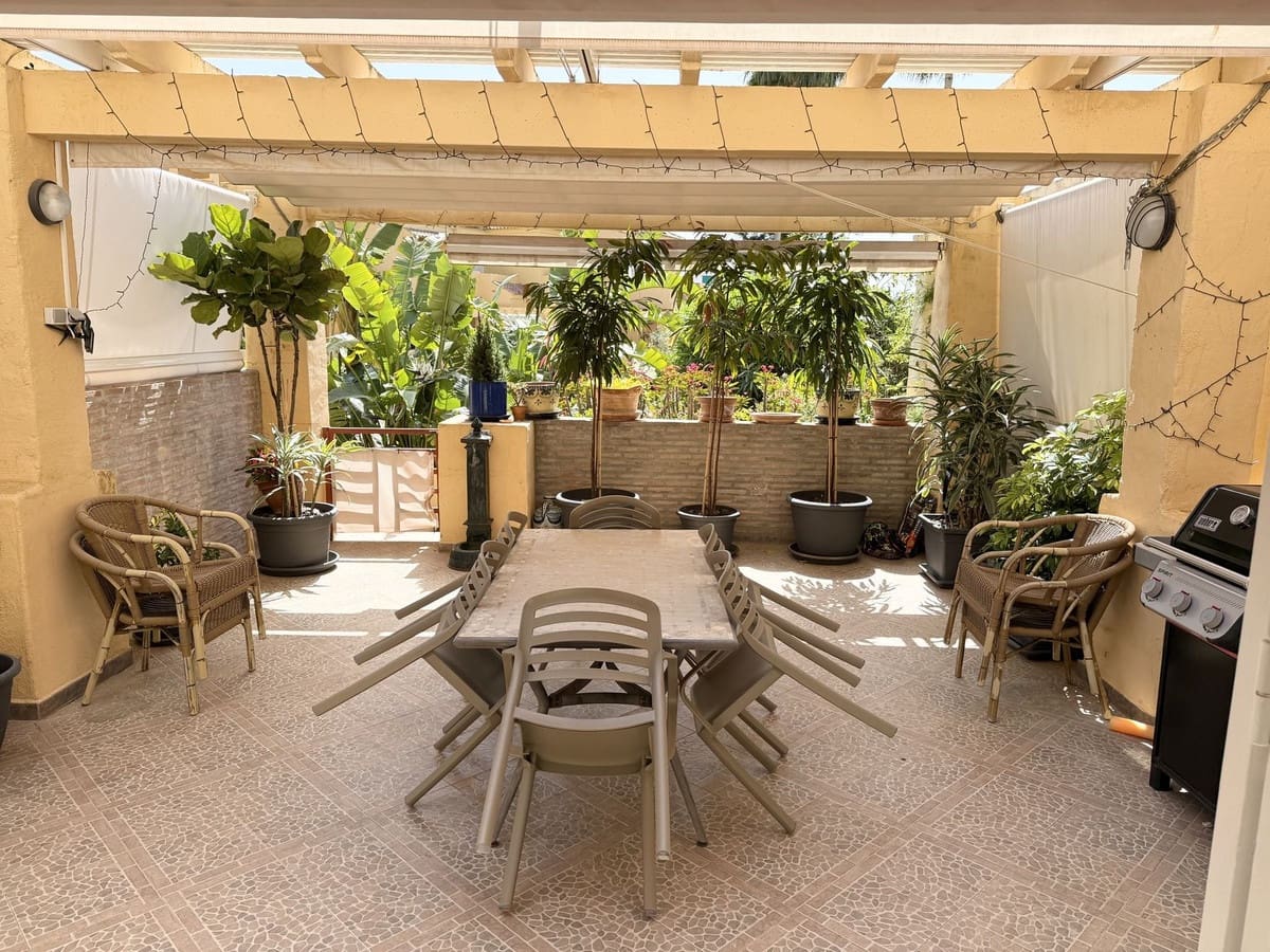 Chalet de 3 habitaciones en New Golden Mile en venta con piscina garaje - 795.000 € (Ref: 9823373)