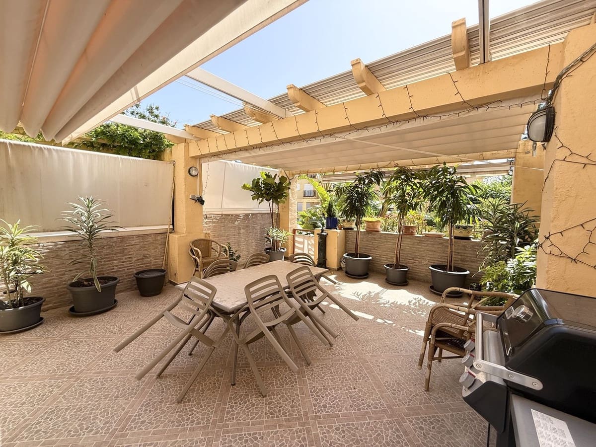 Chalet de 3 habitaciones en New Golden Mile en venta con piscina garaje - 795.000 € (Ref: 9823373)