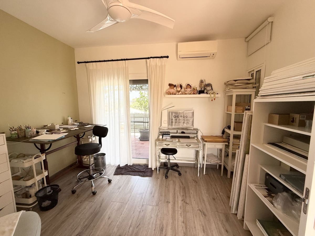 Chalet de 3 habitaciones en New Golden Mile en venta con piscina garaje - 795.000 € (Ref: 9823373)