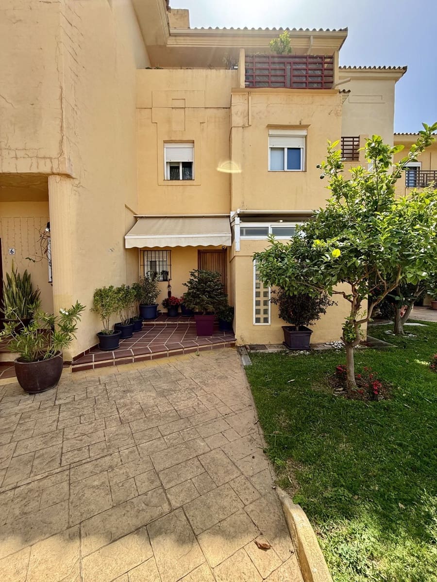 Chalet de 3 habitaciones en New Golden Mile en venta con piscina garaje - 795.000 € (Ref: 9823373)