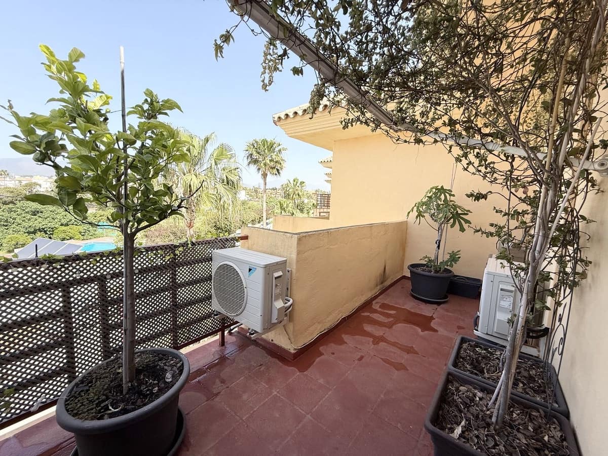 Chalet de 3 habitaciones en New Golden Mile en venta con piscina garaje - 795.000 € (Ref: 9823373)