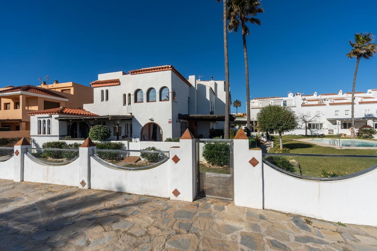 3 quarto Casa em Banda para venda em Casares com piscina - 998 000 € (Ref: 9823375)