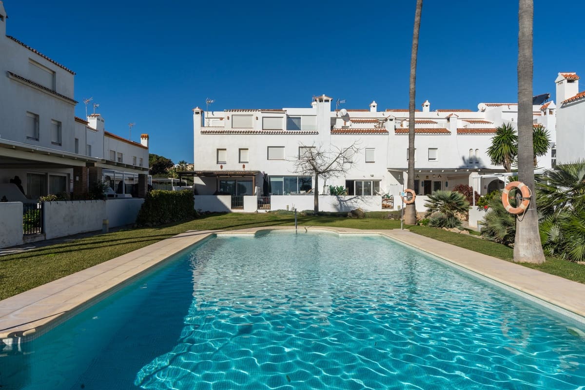3 quarto Casa em Banda para venda em Casares com piscina - 998 000 € (Ref: 9823375)