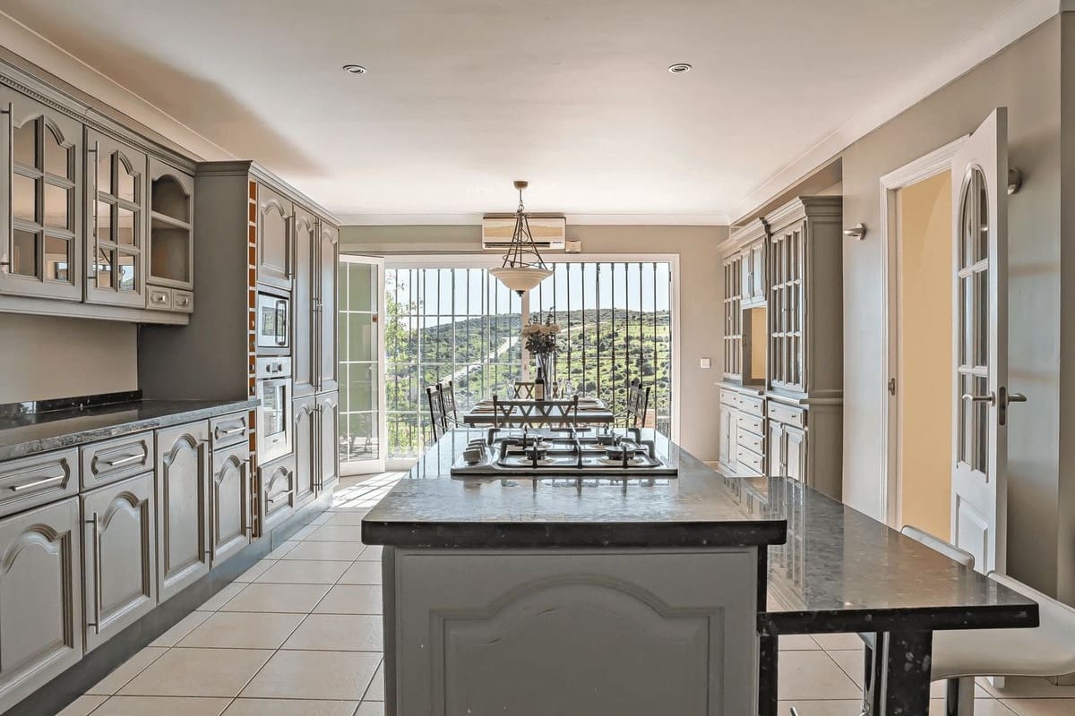 4 chambre Villa/Maison à vendre à Estepona avec piscine garage - 1 500 000 € (Ref: 9823376)