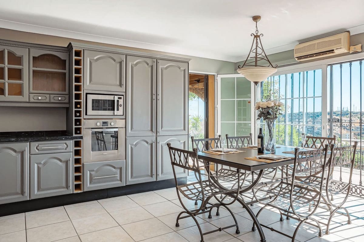 4 chambre Villa/Maison à vendre à Estepona avec piscine garage - 1 500 000 € (Ref: 9823376)