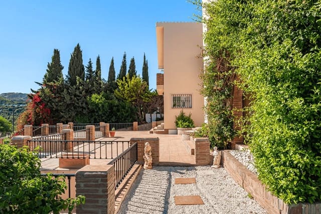 4 chambre Villa/Maison à vendre à Centro, Estepona avec piscine garage - 1 500 000 € (Ref: 9823376)
