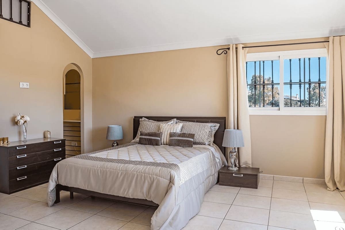 4 chambre Villa/Maison à vendre à Estepona avec piscine garage - 1 500 000 € (Ref: 9823376)