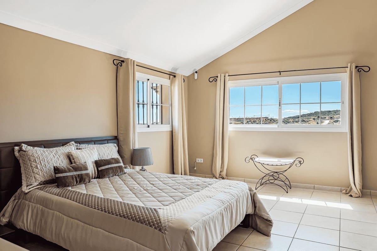 4 chambre Villa/Maison à vendre à Estepona avec piscine garage - 1 500 000 € (Ref: 9823376)