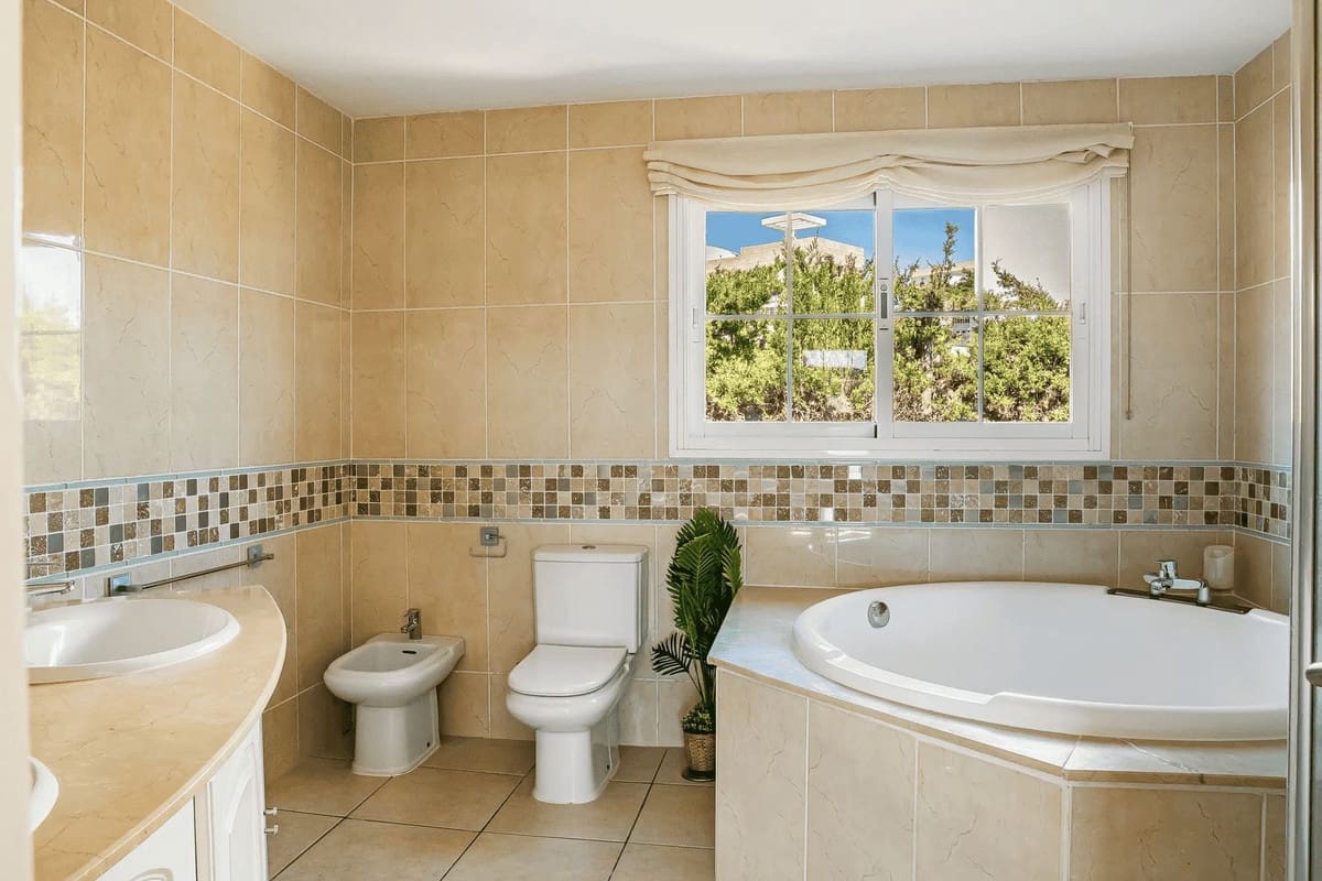 4 chambre Villa/Maison à vendre à Estepona avec piscine garage - 1 500 000 € (Ref: 9823376)