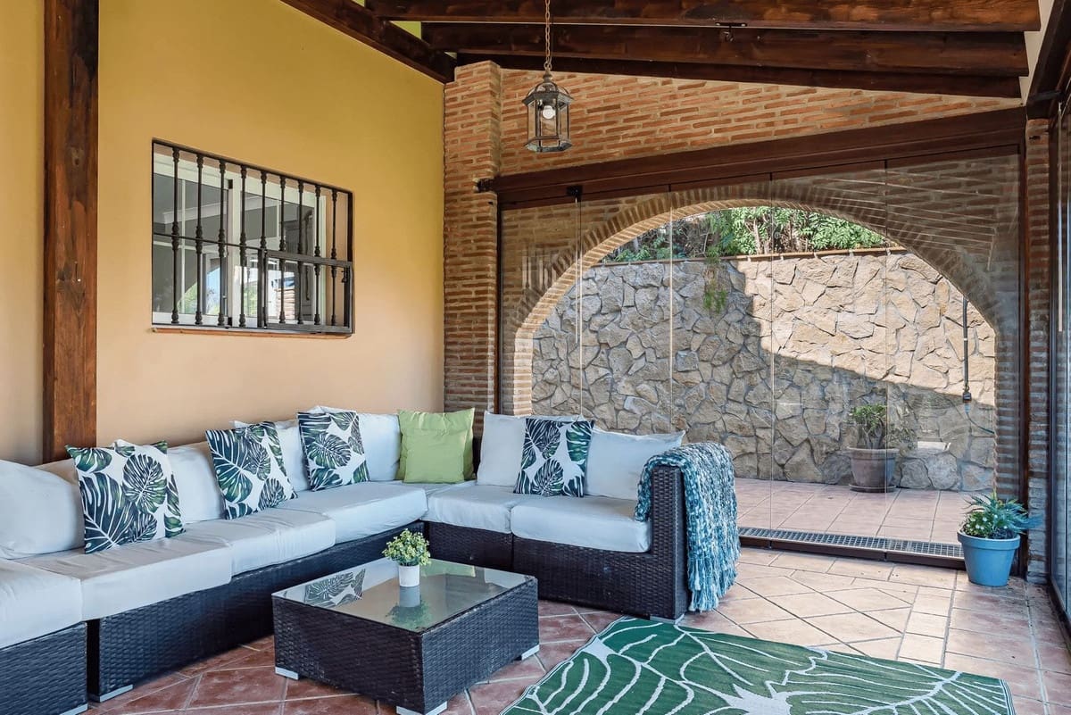 4 chambre Villa/Maison à vendre à Estepona avec piscine garage - 1 500 000 € (Ref: 9823376)