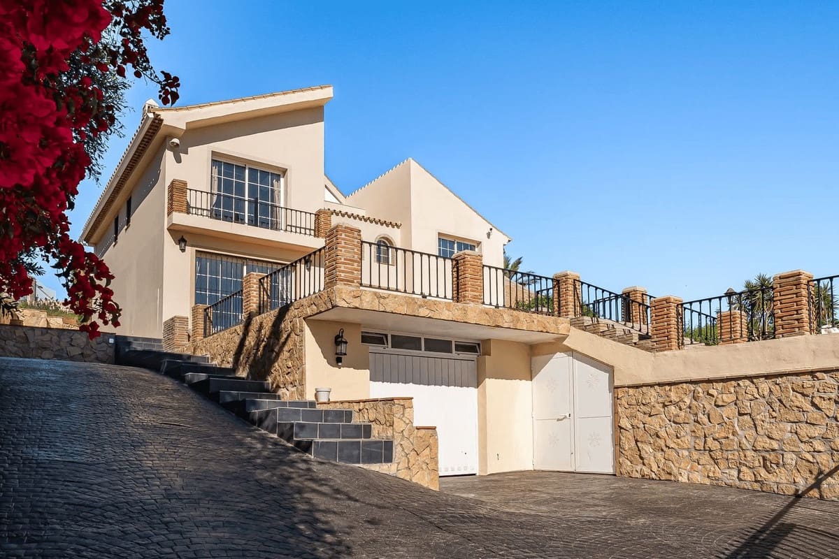 4 chambre Villa/Maison à vendre à Estepona avec piscine garage - 1 500 000 € (Ref: 9823376)
