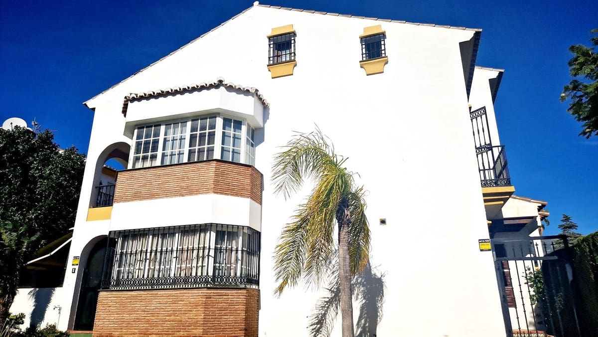 4 slaapkamer Halfvrijstaande villa te koop in Mijas Golf met zwembad - € 479.000 (Ref: 9823378)
