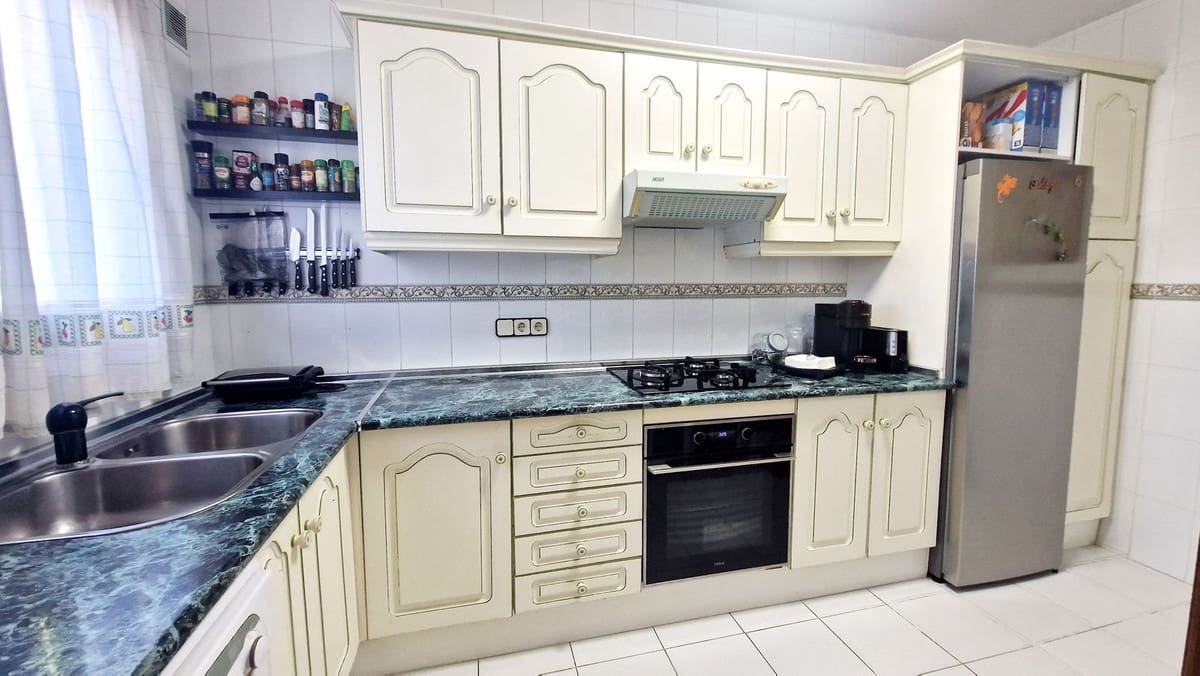 4 slaapkamer Halfvrijstaande villa te koop in Mijas Golf met zwembad - € 479.000 (Ref: 9823378)