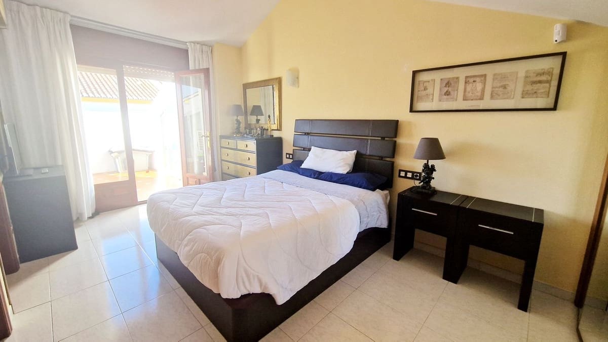 4 slaapkamer Halfvrijstaande villa te koop in Mijas Golf met zwembad - € 479.000 (Ref: 9823378)