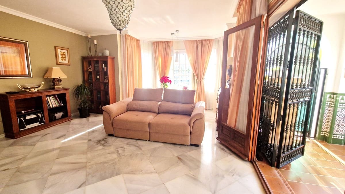 4 slaapkamer Halfvrijstaande villa te koop in Mijas Golf met zwembad - € 479.000 (Ref: 9823378)