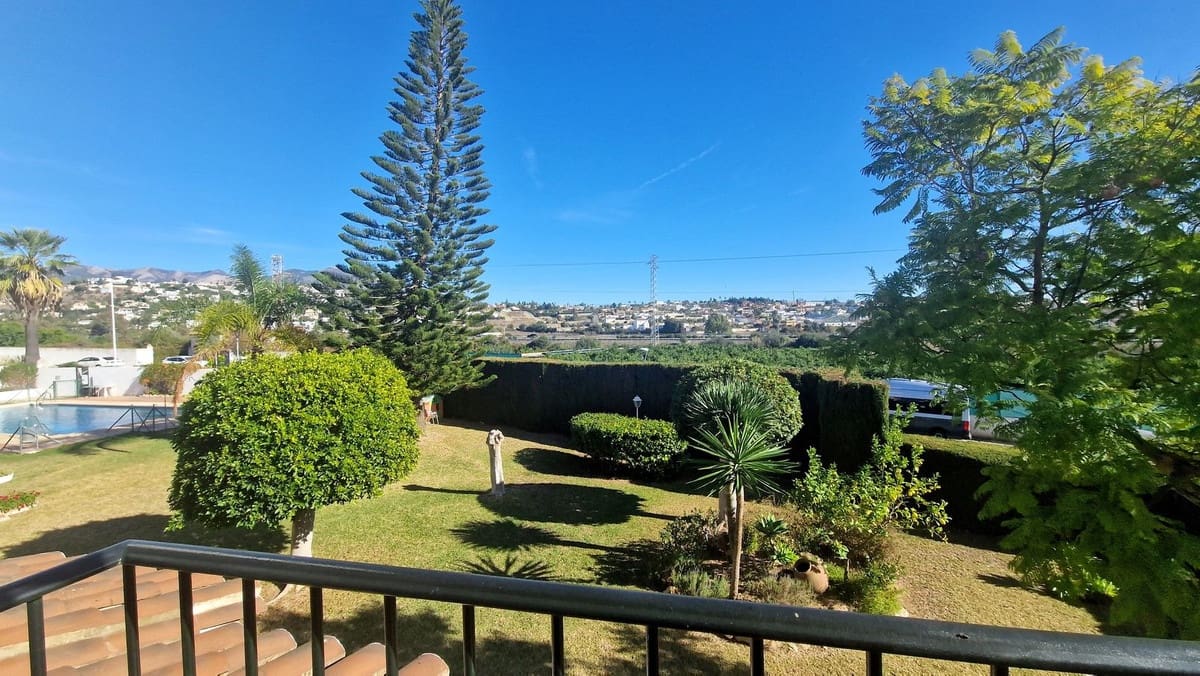 4 slaapkamer Halfvrijstaande villa te koop in Mijas Golf met zwembad - € 479.000 (Ref: 9823378)