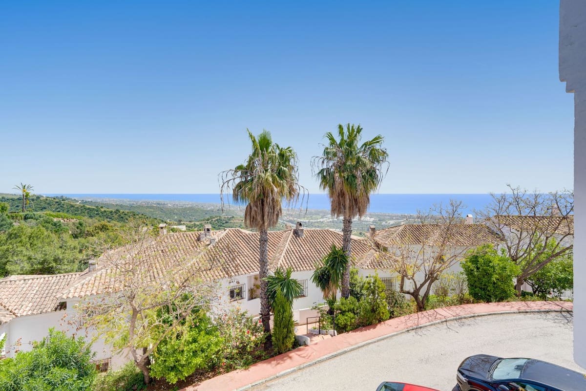 Casa de 4 habitaciones en Los Monteros en venta con piscina - 950.000 € (Ref: 9823383)