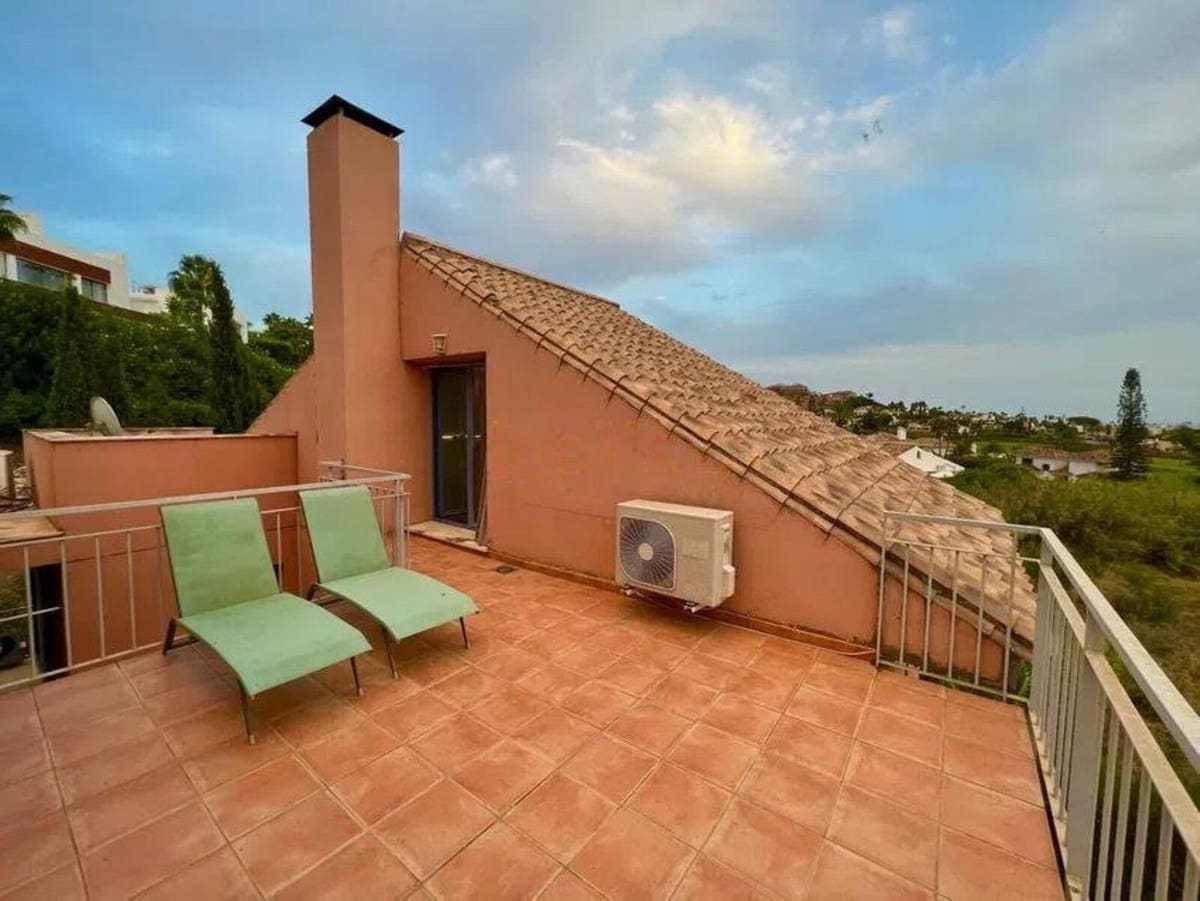 5 quarto Casa em Banda para venda em Nueva Andalucia com piscina - 918 000 € (Ref: 9823385)