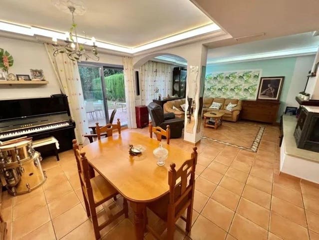 5 quarto Casa em Banda para venda em La Dama de Noche - La Alzambra, Marbella com piscina - 918 000 € (Ref: 9823385)
