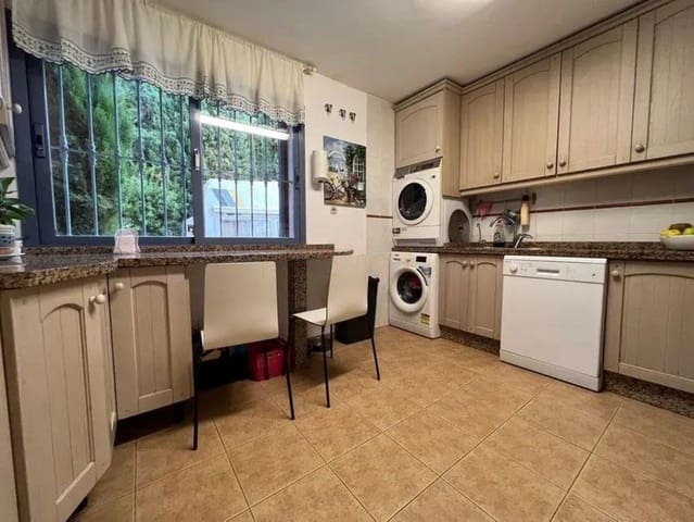5 quarto Casa em Banda para venda em La Dama de Noche - La Alzambra, Marbella com piscina - 918 000 € (Ref: 9823385)