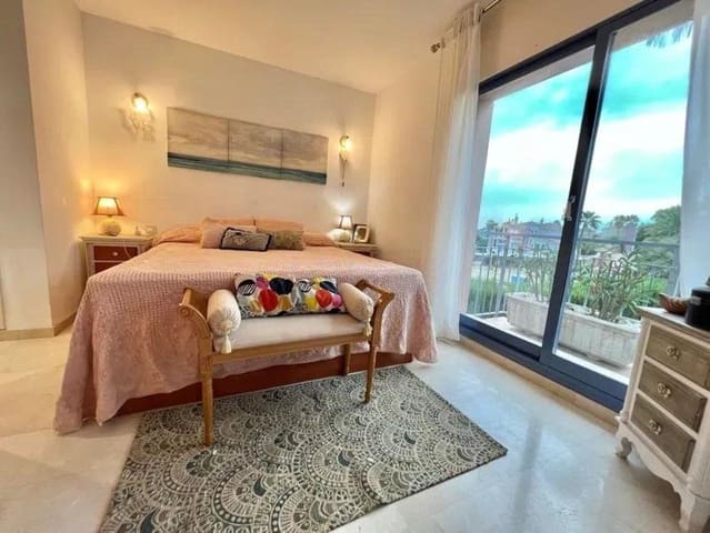 5 quarto Casa em Banda para venda em La Dama de Noche - La Alzambra, Marbella com piscina - 918 000 € (Ref: 9823385)