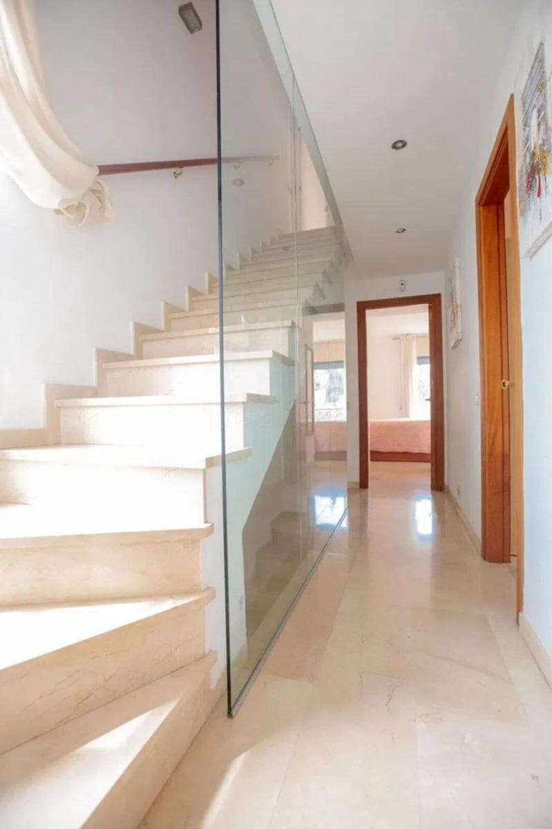 5 quarto Casa em Banda para venda em Nueva Andalucia com piscina - 918 000 € (Ref: 9823385)