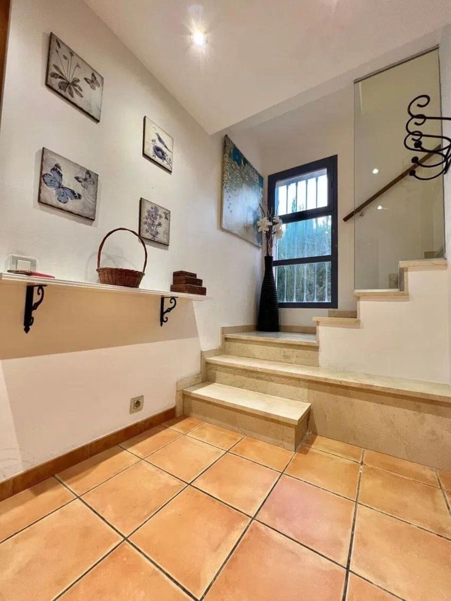 5 quarto Casa em Banda para venda em Nueva Andalucia com piscina - 918 000 € (Ref: 9823385)