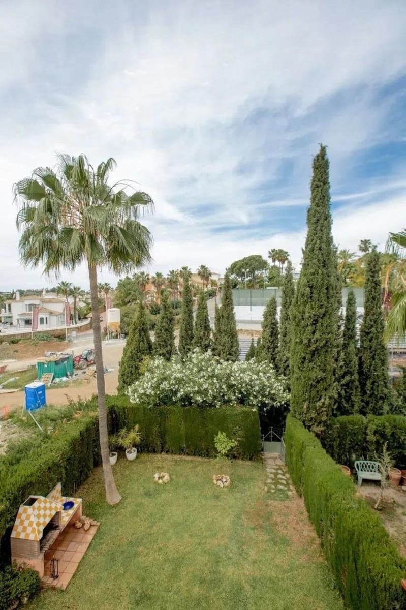 5 quarto Casa em Banda para venda em Nueva Andalucia com piscina - 918 000 € (Ref: 9823385)