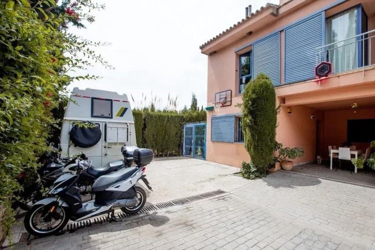 5 quarto Casa em Banda para venda em Nueva Andalucia com piscina - 918 000 € (Ref: 9823385)