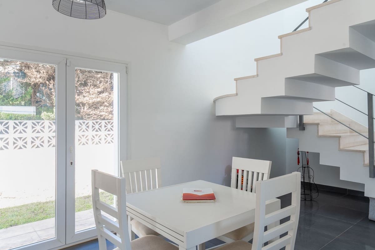 Chalet de 3 habitaciones en El Faro en venta con piscina garaje - 995.000 € (Ref: 9823386)