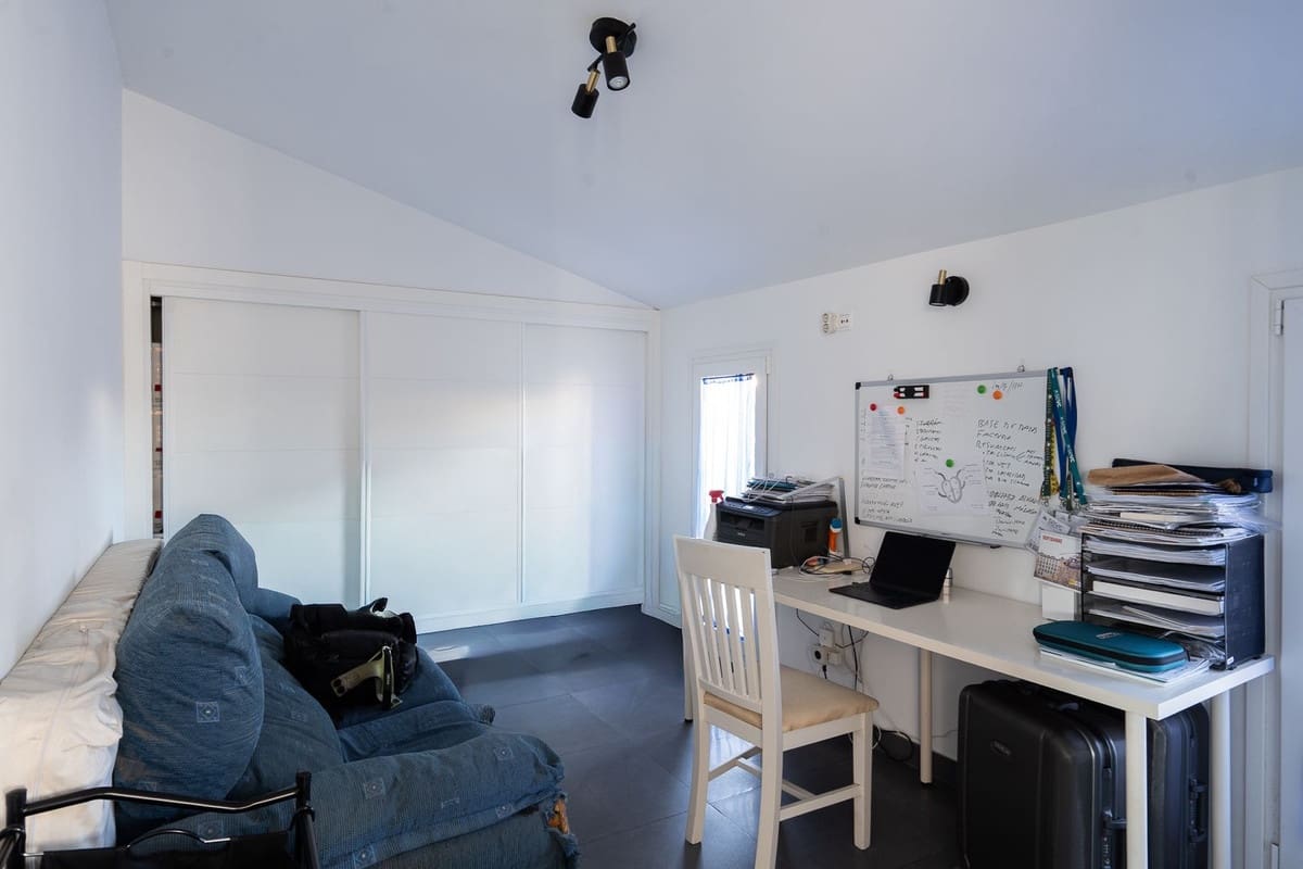 Chalet de 3 habitaciones en El Faro en venta con piscina garaje - 995.000 € (Ref: 9823386)