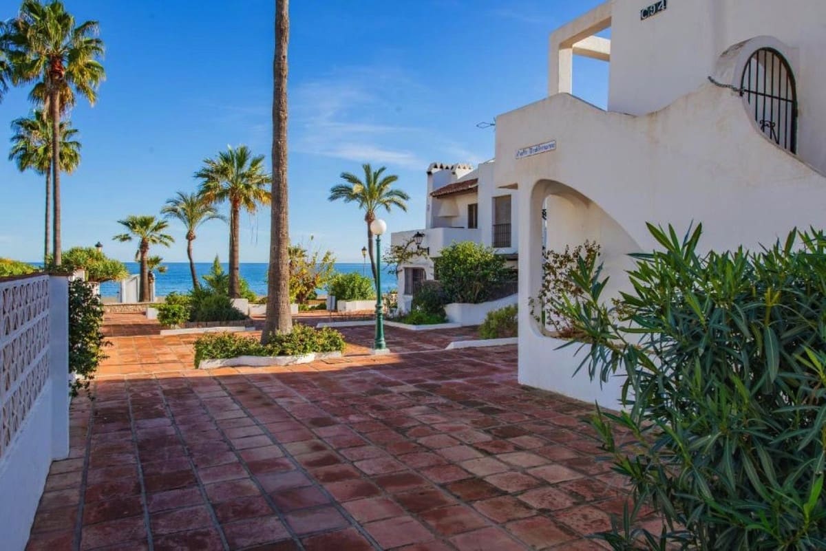 3 soveværelse Semi-Rækkehus til salg i La Duquesa / Puerto de la Duquesa - € 399.000 (Ref: 9823390)