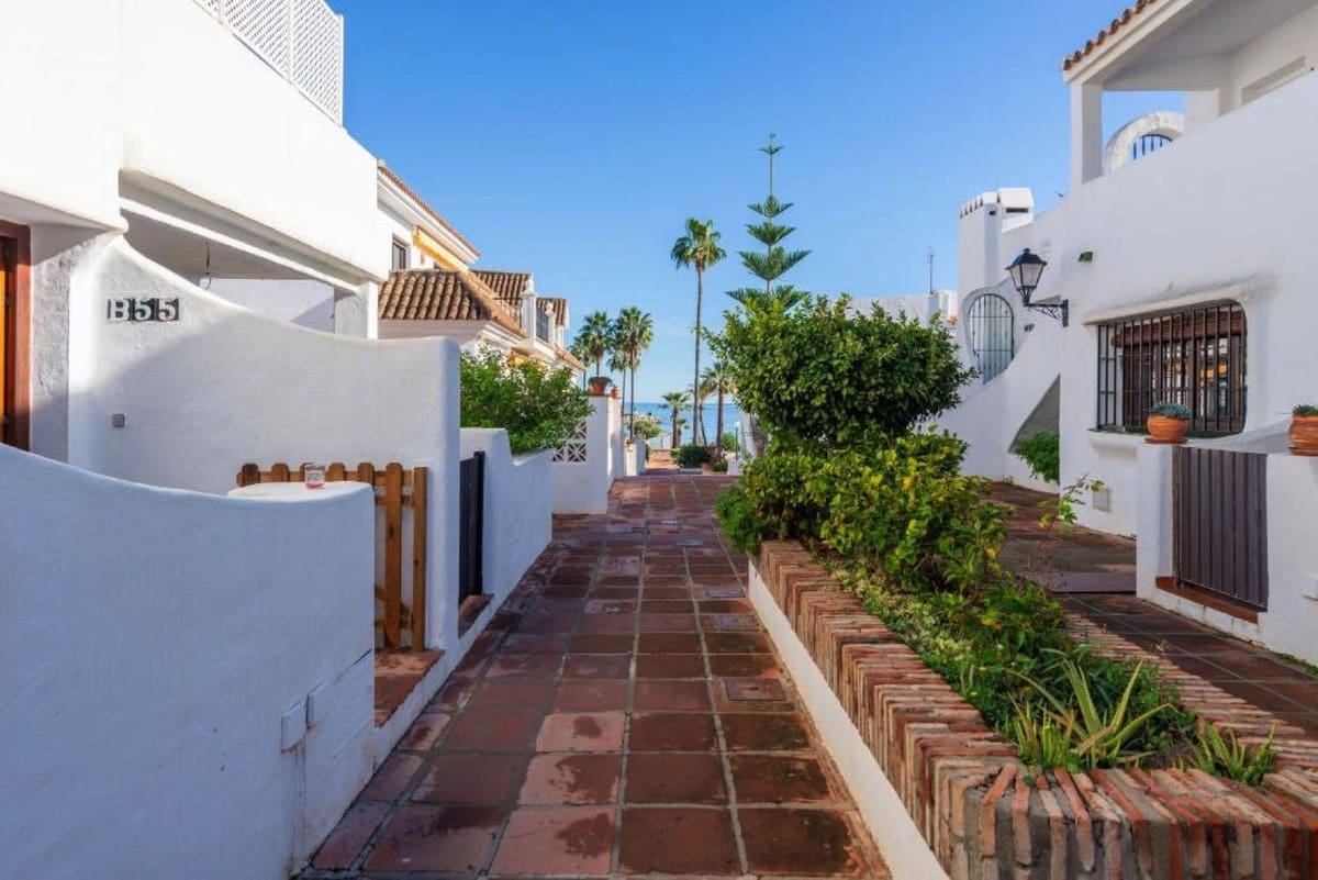 3 soveværelse Semi-Rækkehus til salg i La Duquesa / Puerto de la Duquesa - € 399.000 (Ref: 9823390)