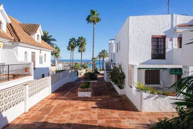 3 soveværelse Semi-Rækkehus til salg i La Duquesa / Puerto de la Duquesa, Manilva - € 399.000 (Ref: 9823390)