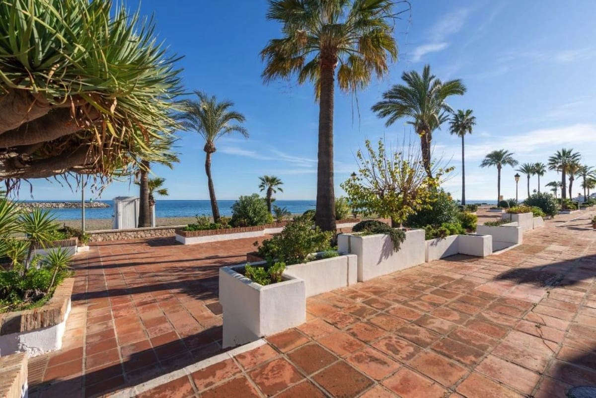 3 soveværelse Semi-Rækkehus til salg i La Duquesa / Puerto de la Duquesa - € 399.000 (Ref: 9823390)