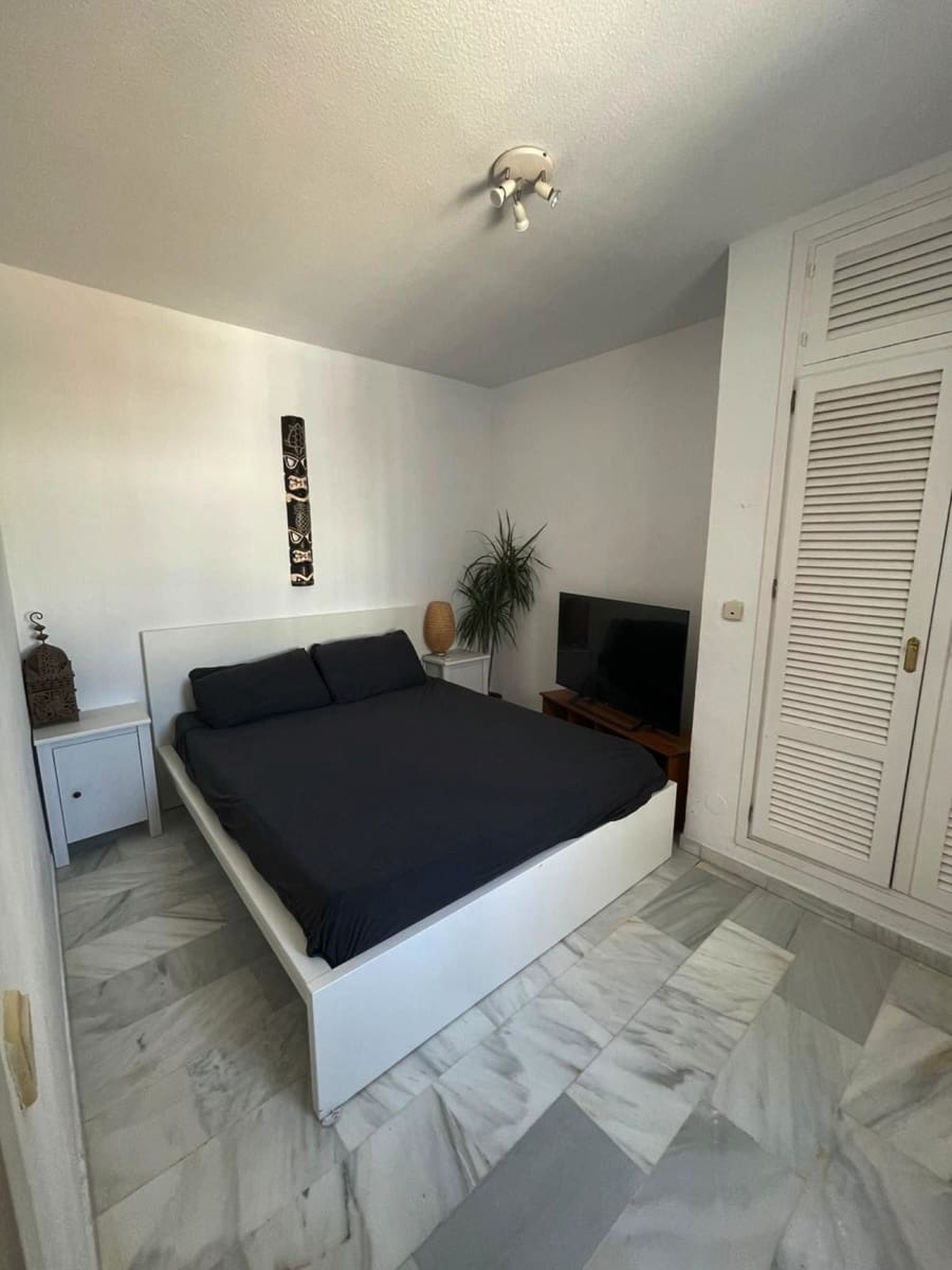 3 soveværelse Semi-Rækkehus til salg i La Duquesa / Puerto de la Duquesa - € 399.000 (Ref: 9823390)