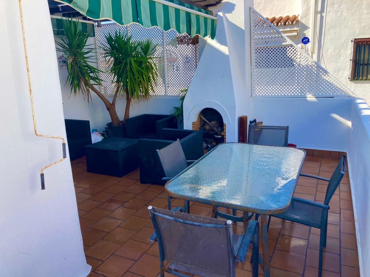 3 soveværelse Semi-Rækkehus til salg i La Duquesa / Puerto de la Duquesa - € 399.000 (Ref: 9823390)