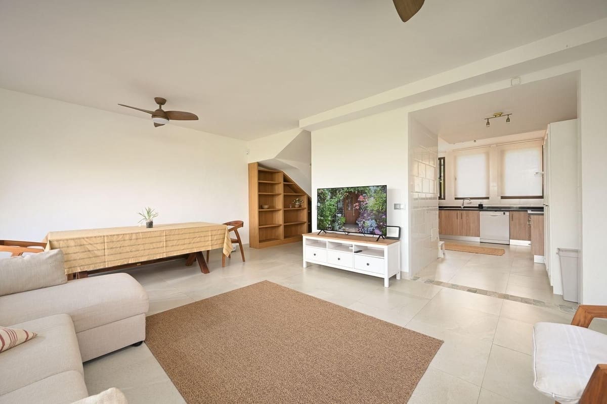 3 quarto Moradia Geminada para venda em Alhaurin el Grande com piscina - 419 000 € (Ref: 9823391)