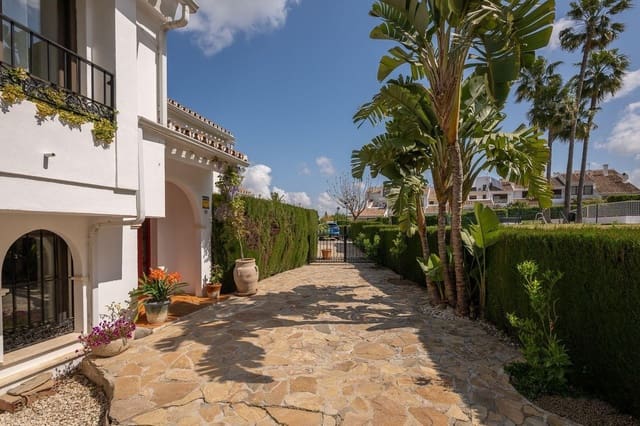3 quarto Moradia Geminada para venda em Alhaurín el Grande com piscina - 419 000 € (Ref: 9823391)