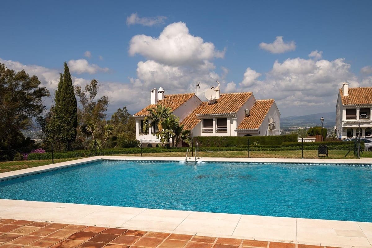 3 quarto Moradia Geminada para venda em Alhaurin el Grande com piscina - 419 000 € (Ref: 9823391)